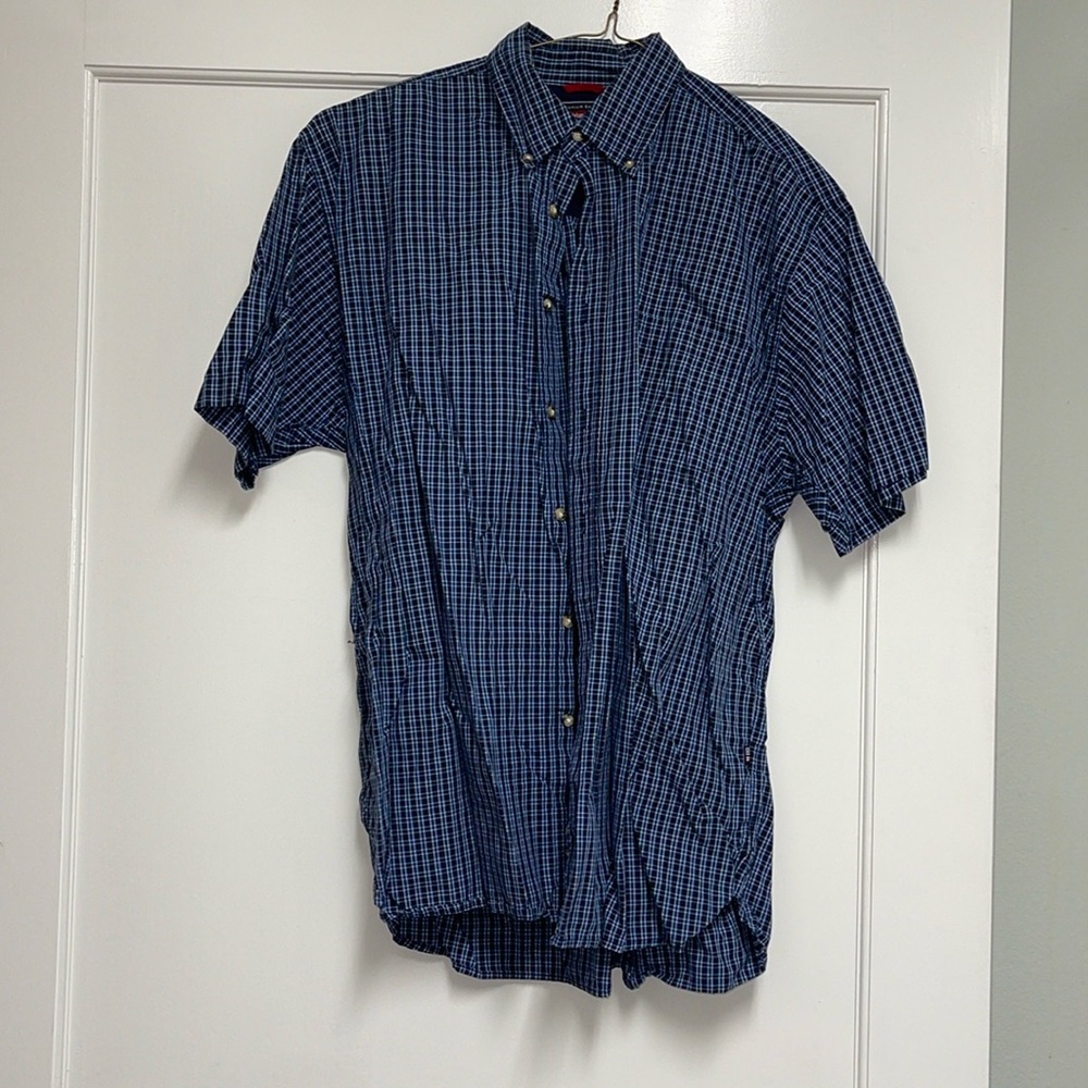 Wrangler plaid button down short sleeve shirt
